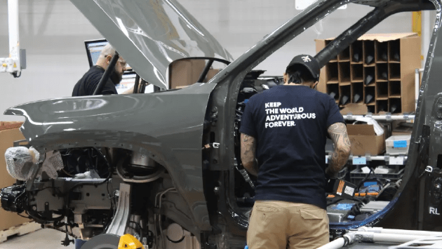 “特斯拉殺手”工廠開放日 Rivian CEO詳解戰(zhàn)略、產品與競爭